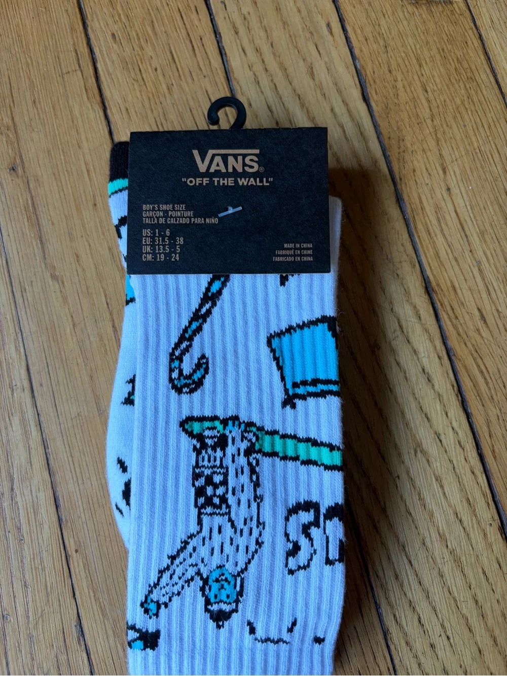 NWT Vans White Graphic Kid’s Crew Socks. Christmas Seasonal. Sz 1-6. Skater!